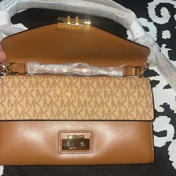 Michael Kors Sloan Large Leather Chain Wallet - Picture 4 of 6